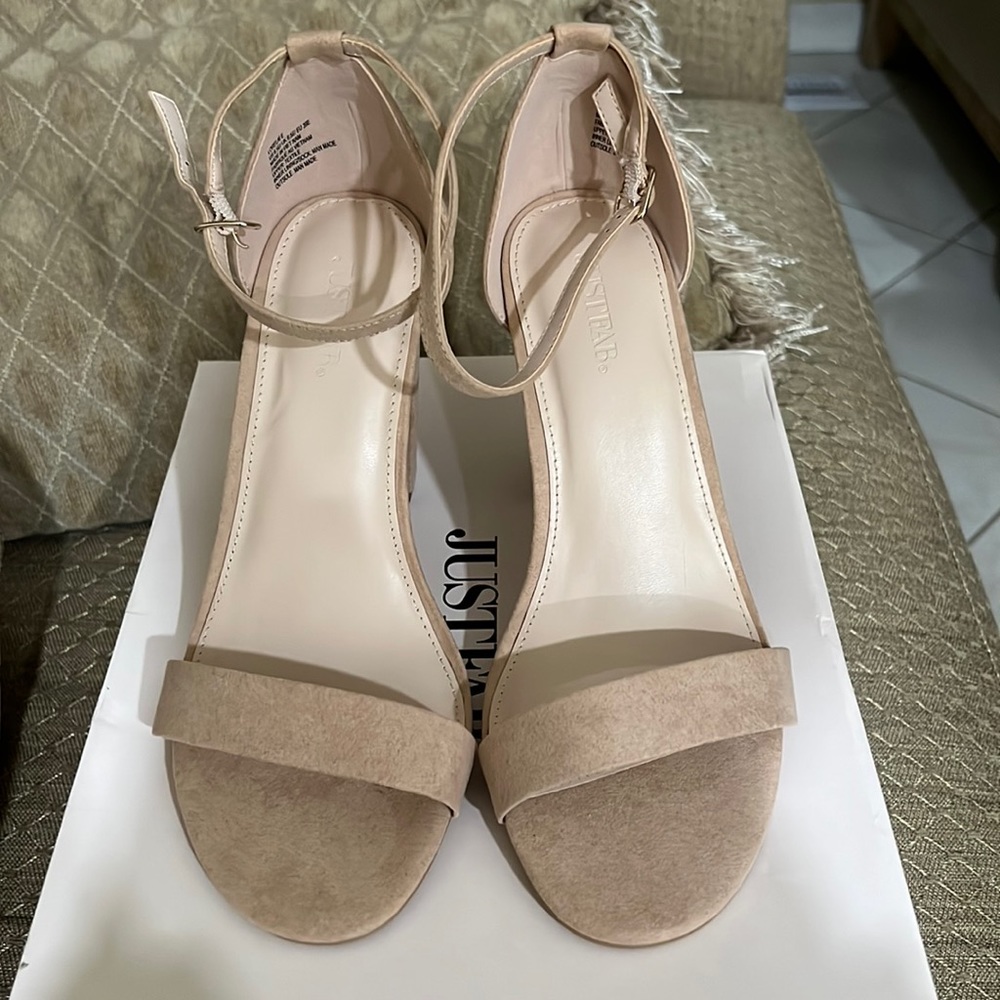 Block heel sandal
